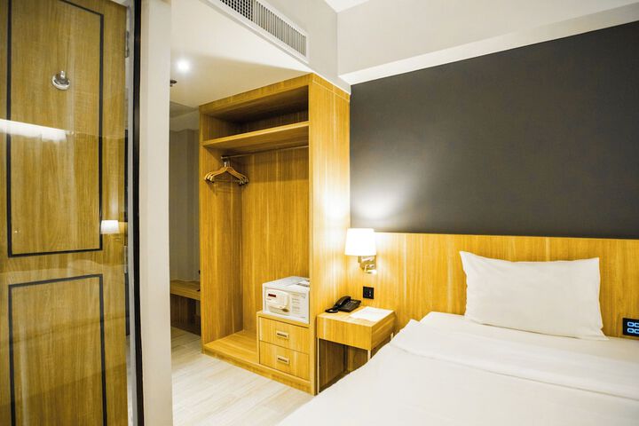 Room 5 of 37