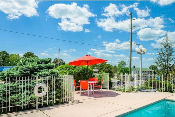 Pool Hotel