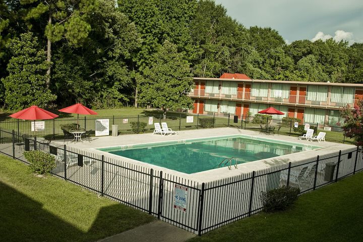 Pool 9 of 18