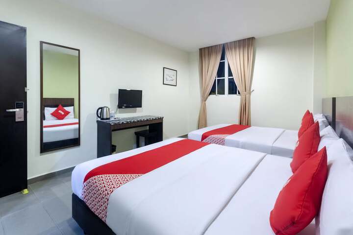 Room 12 of 25