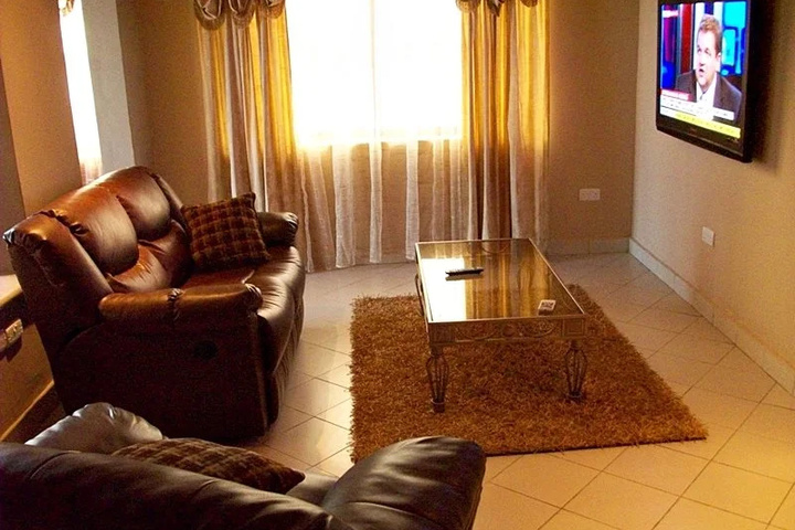 Room 3 of 8
