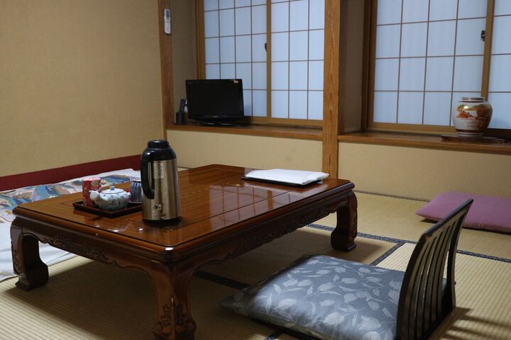 Room 8 of 33