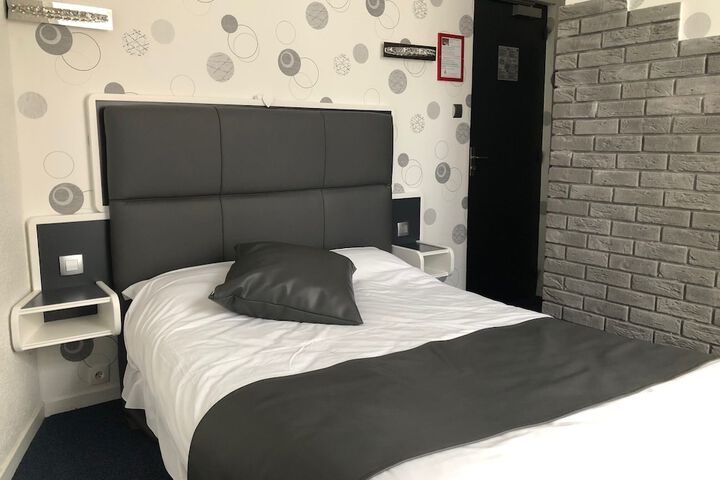 Room 12 of 37