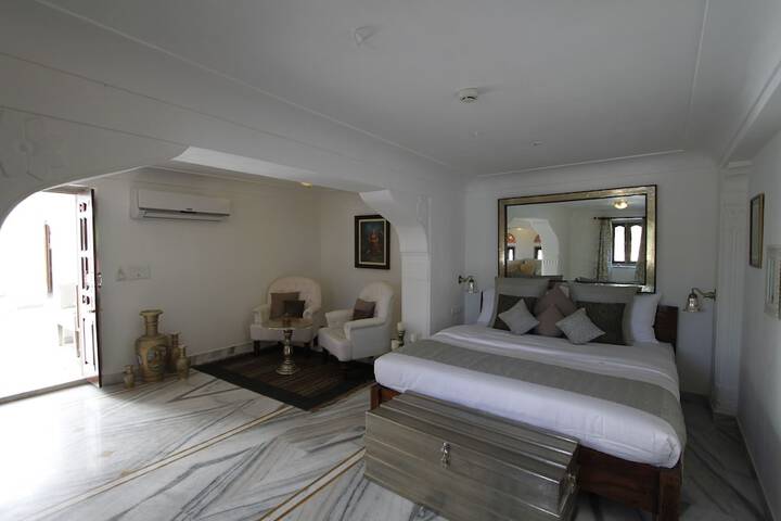Room 6 of 38