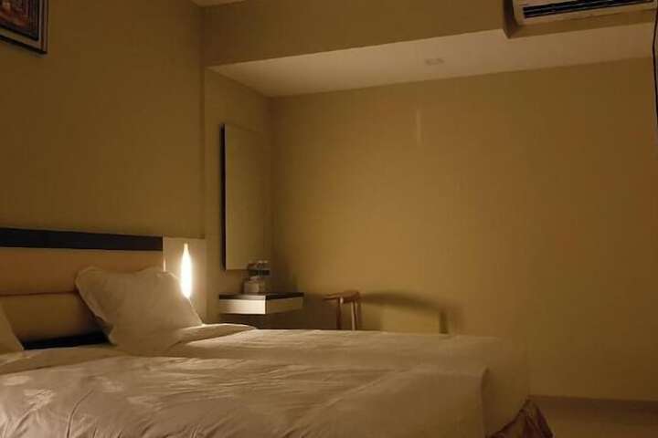 Room 27 of 49