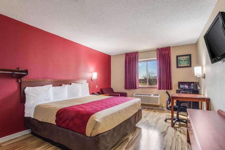1 King Bed Accessible (12 of 12)