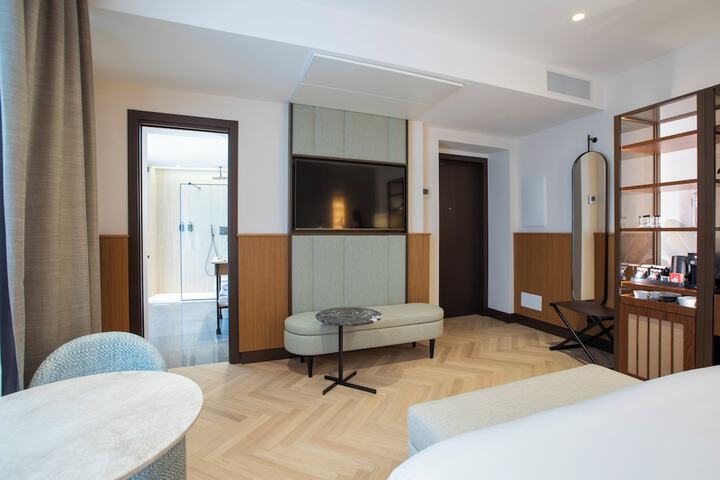 Room 15 of 47