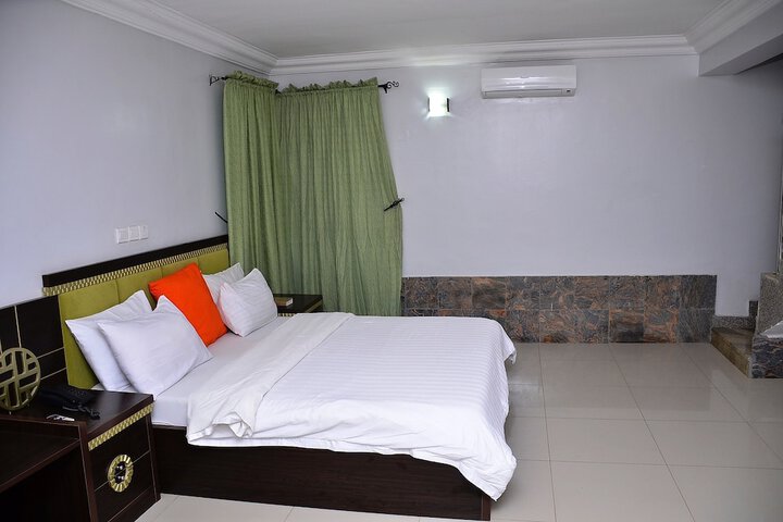 Room 7 of 30