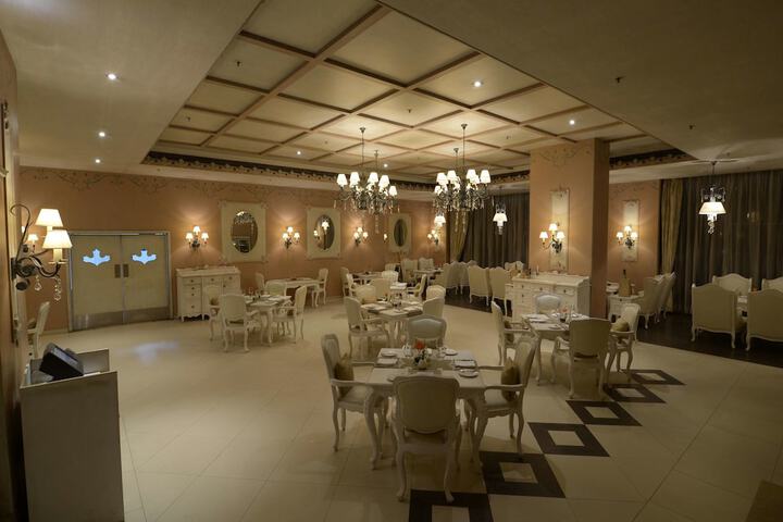 Dining 82 of 133