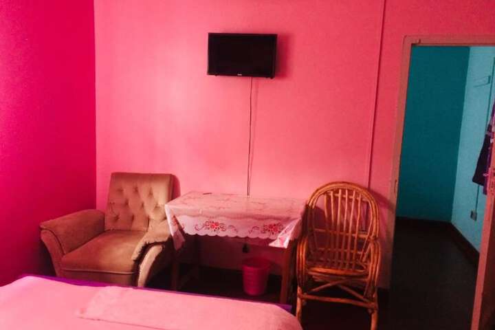 Room 2 of 4