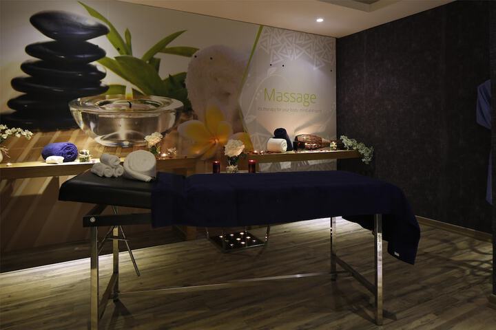 Lounge 42 of 50