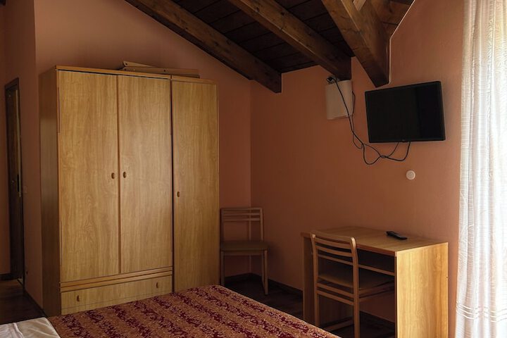 Room 10 of 21