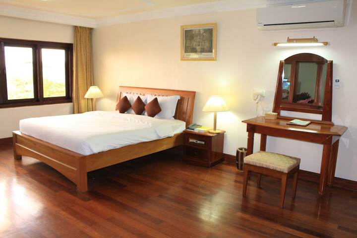 Room 18 of 53