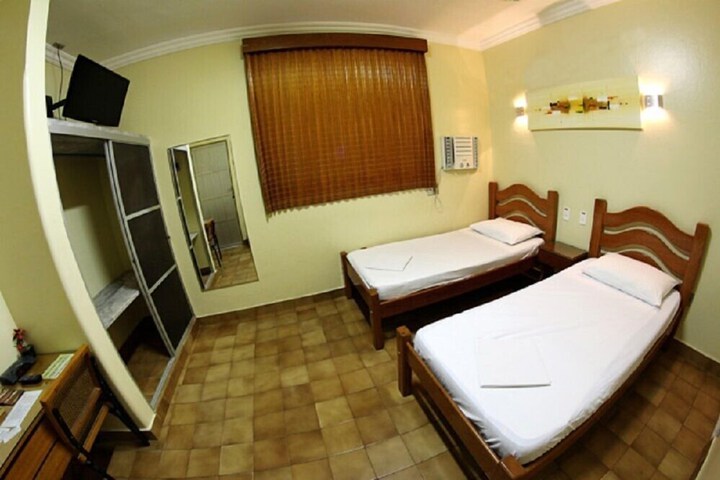 Room 13 of 16