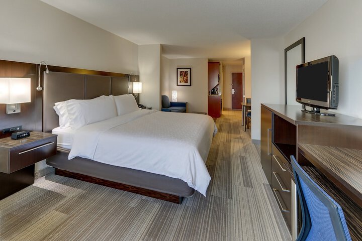 1 King Bed (11 of 14)