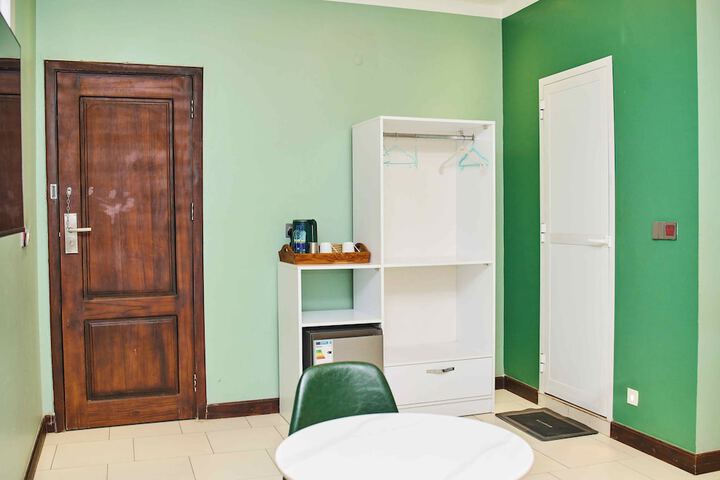 Room 16 of 38