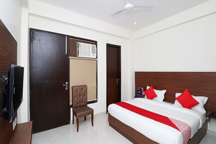 Room 8 of 11