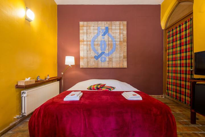 Room 4 of 40
