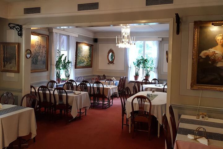 Dining 20 of 33
