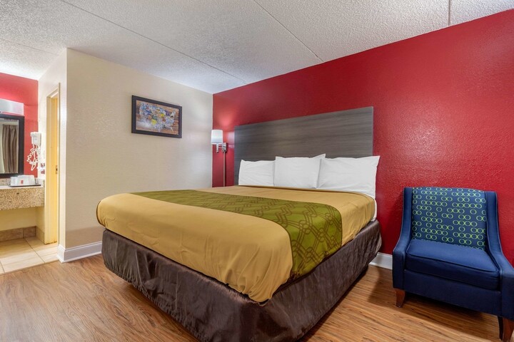 1 King Bed (7 of 8)