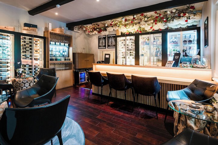 Lounge 69 of 73