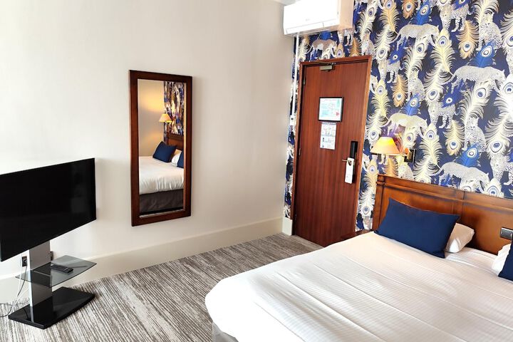 Room 52 of 103
