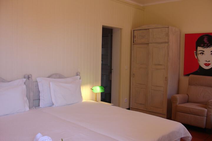 Room 13 of 93