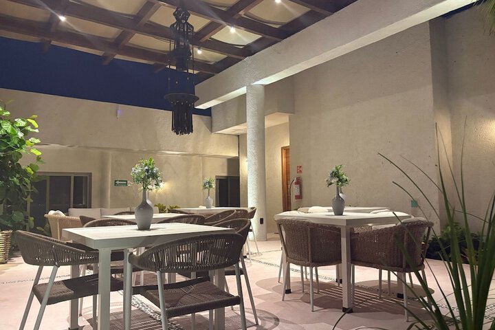Dining 66 of 83