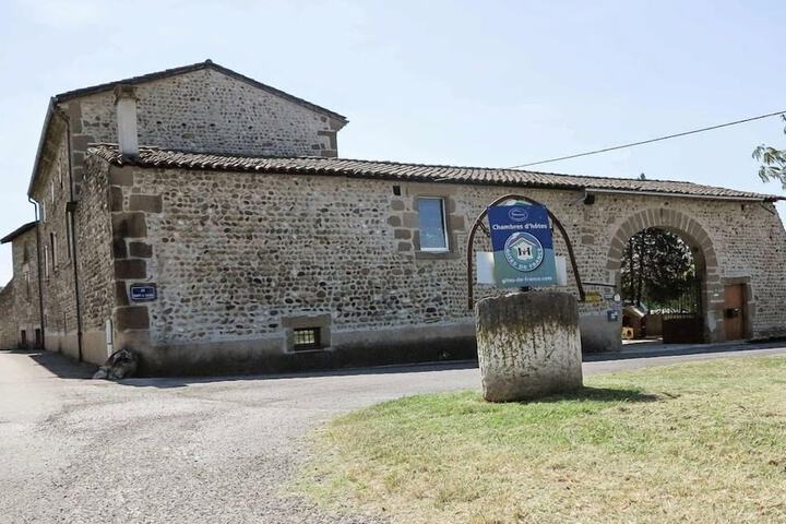 Exterior of Ferme des Denis Le Tonneau de Fortunée