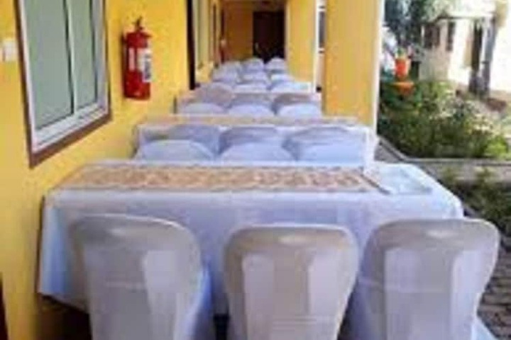 Dining 17 of 22