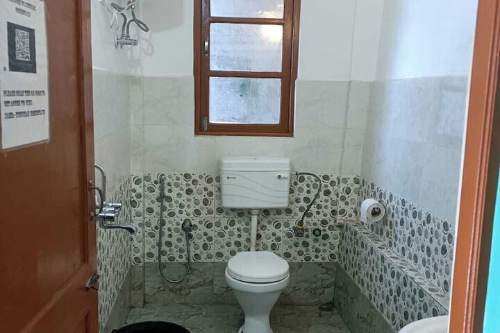 Room 10 of 17