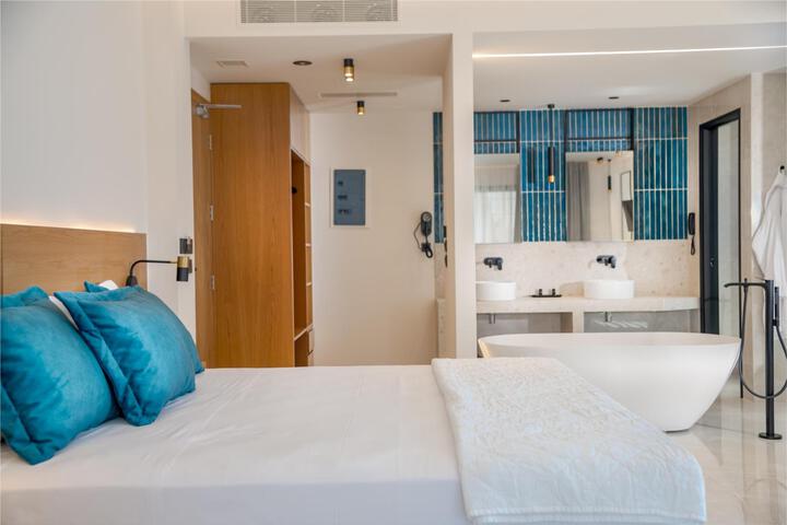 Room 43 of 96