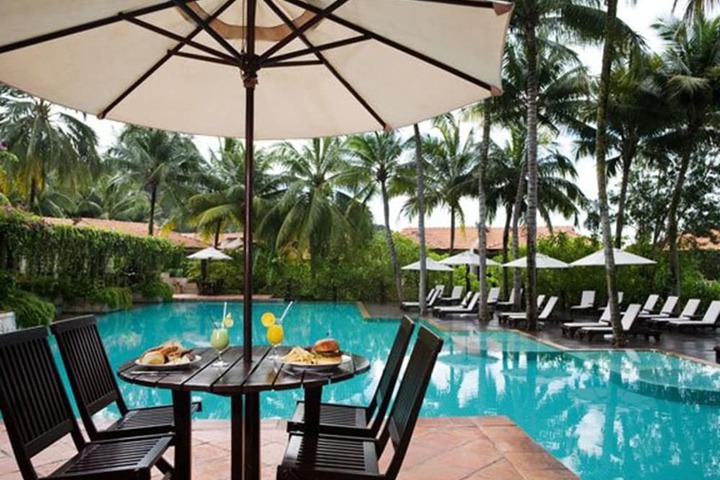 Hotel Pool