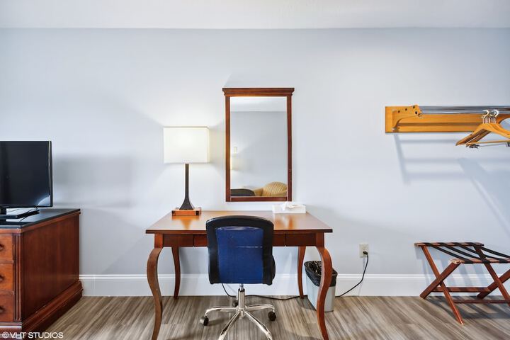 Room 32 of 49