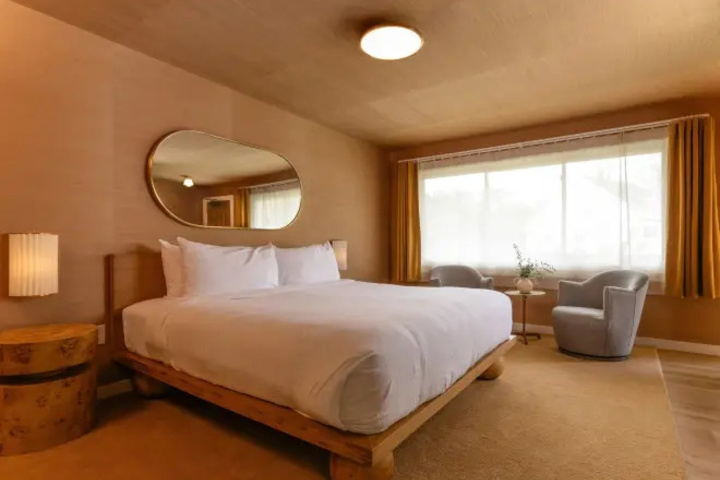 Room 5 of 12