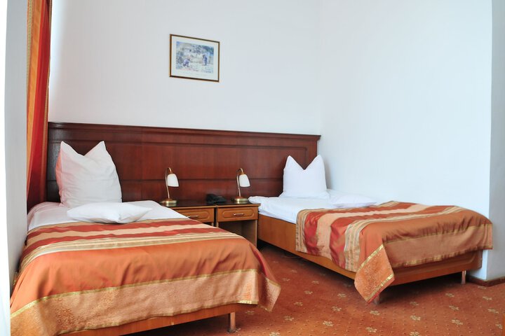 Room 6 of 39