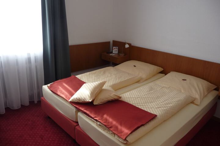 Room 9 of 38