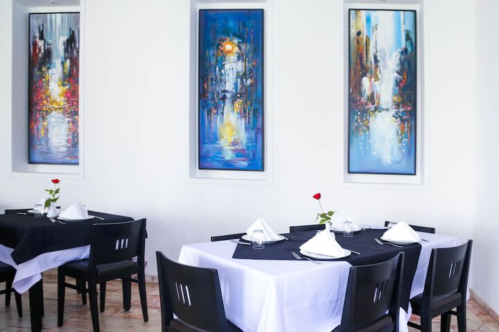 Dining 122 of 147