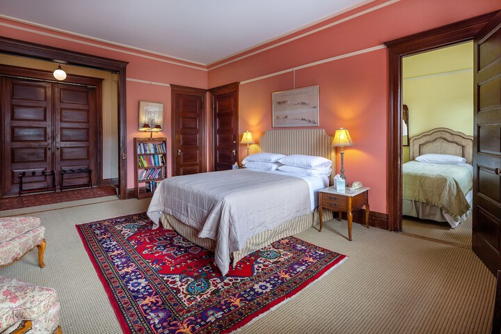 Room 15 of 48