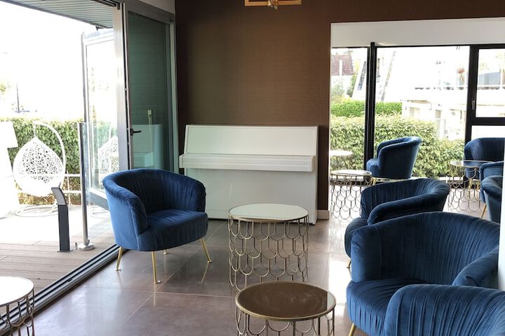 Guest Lobby