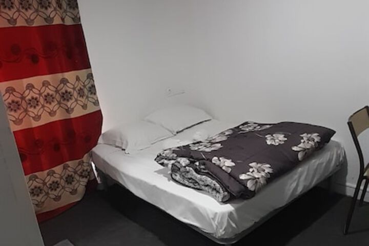 Room 7 of 18