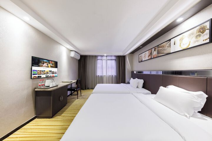 Room 25 of 53