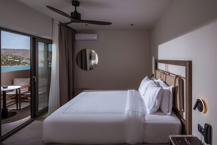 Room 8 of 92