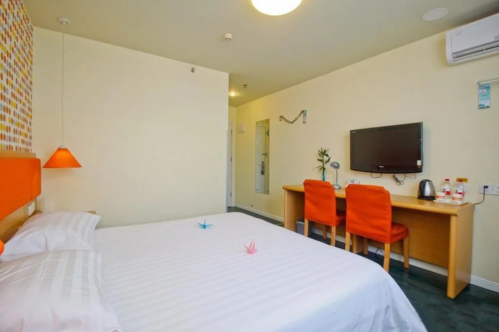 Room 4 of 11