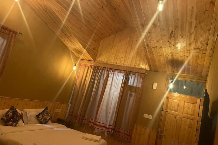Room 3 of 12