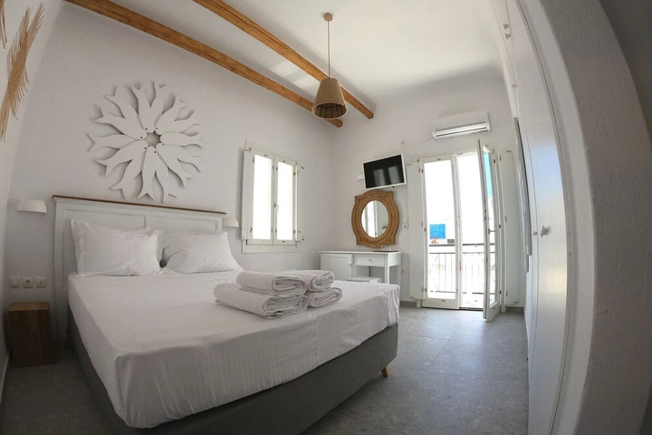 Room 4 of 11