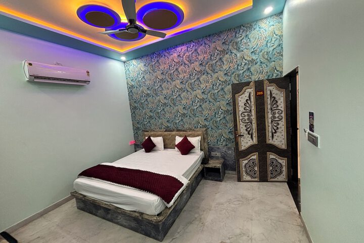 Room 27 of 54