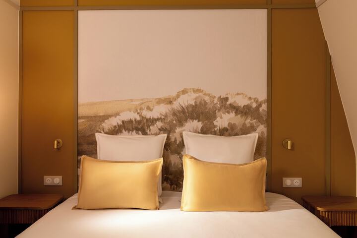 Room 32 of 94