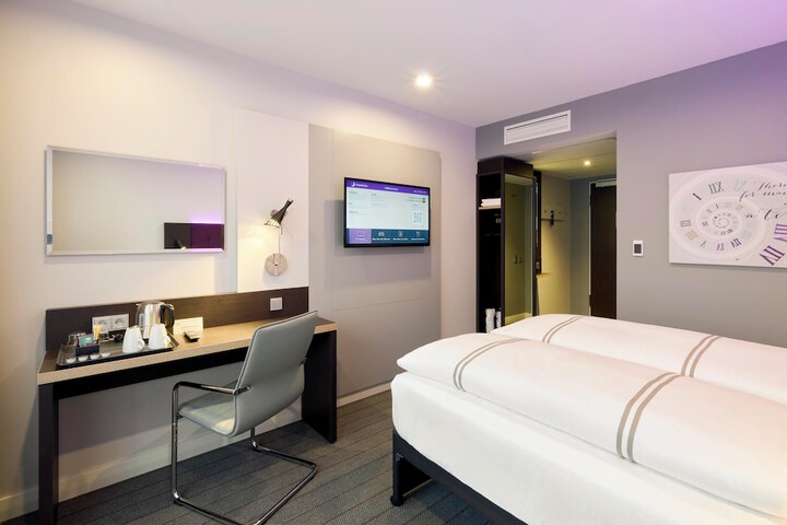 Room 16 of 45