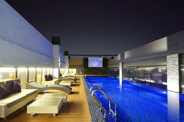 Pool 40 of 67